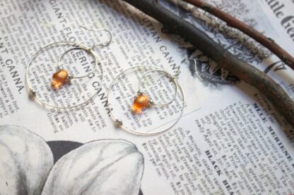 Серьги-кольца с оранжевым стёклышком Не Медь — изображение 3