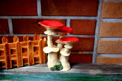 Мухоморы, скульптура из керамики (подсвечник) — изображение 2