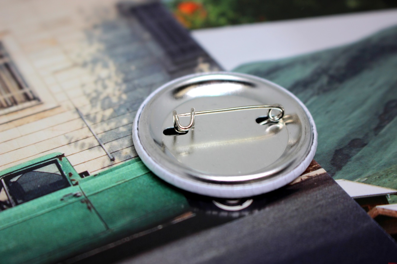 Значок закатной «Лапка Fuck You» — изображение 3