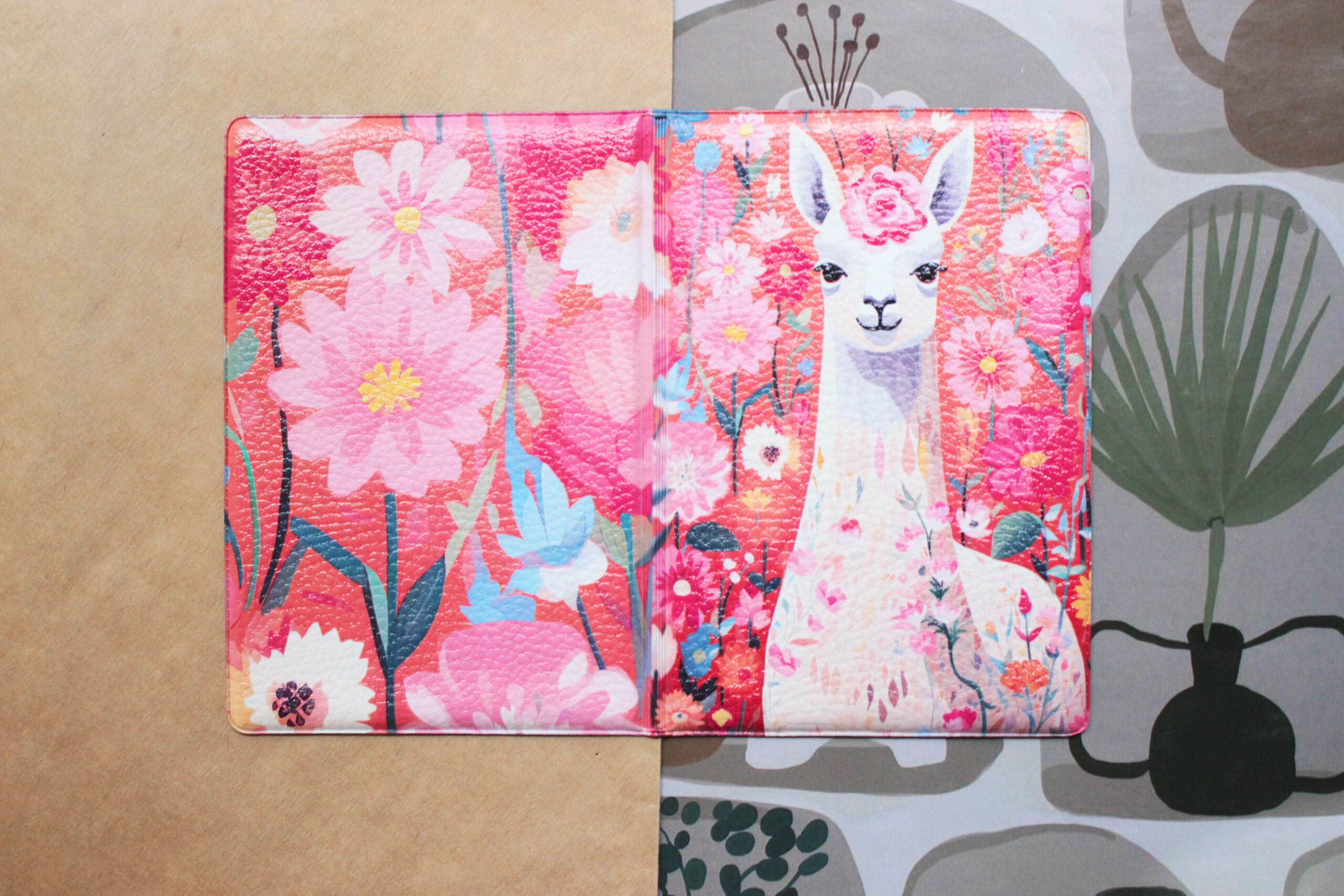 Обложка на паспорт «Лама с цветами» DARI — изображение 2