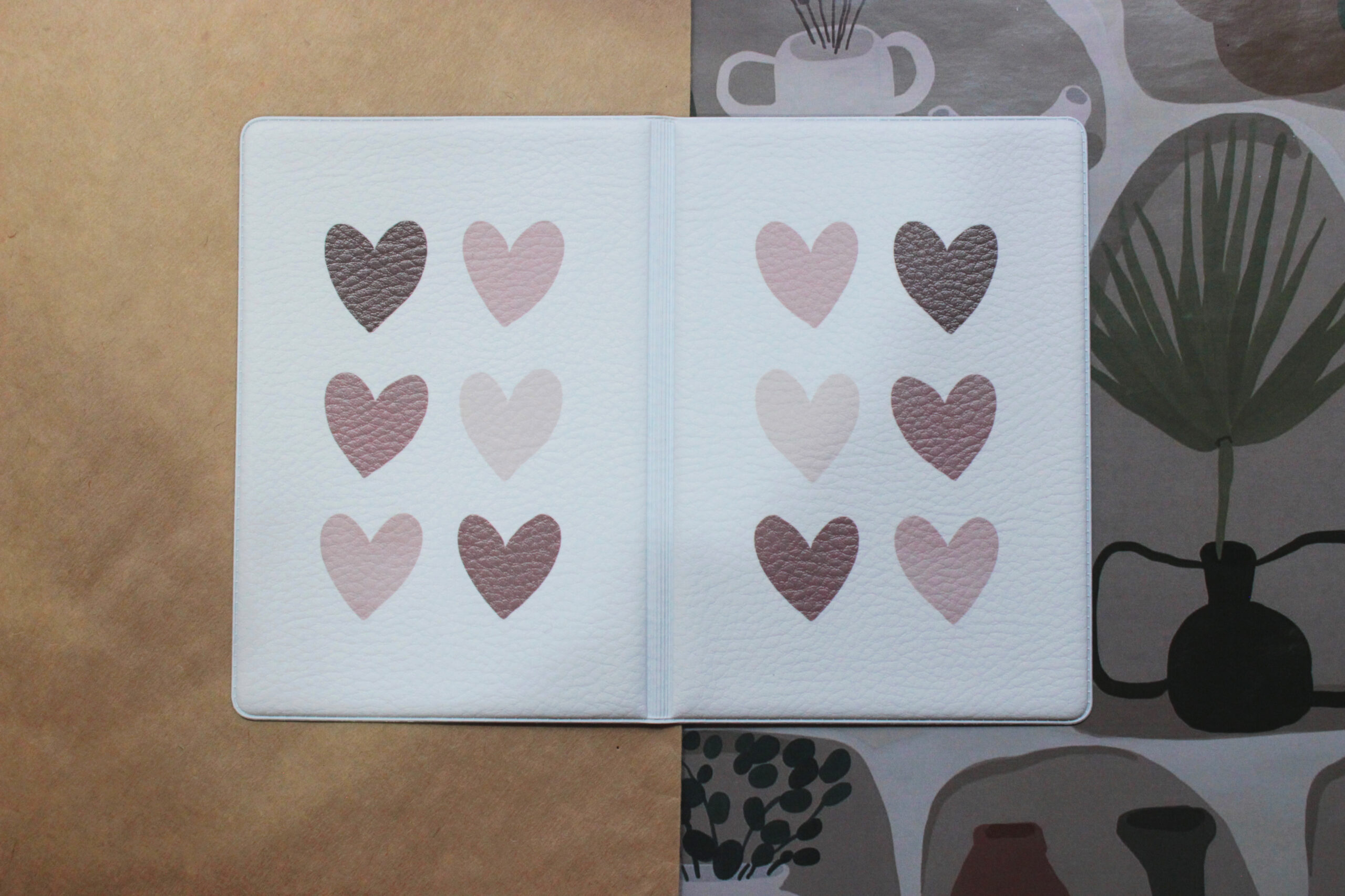 Обложка на паспорт «Сердечки nude» DARI — изображение 2