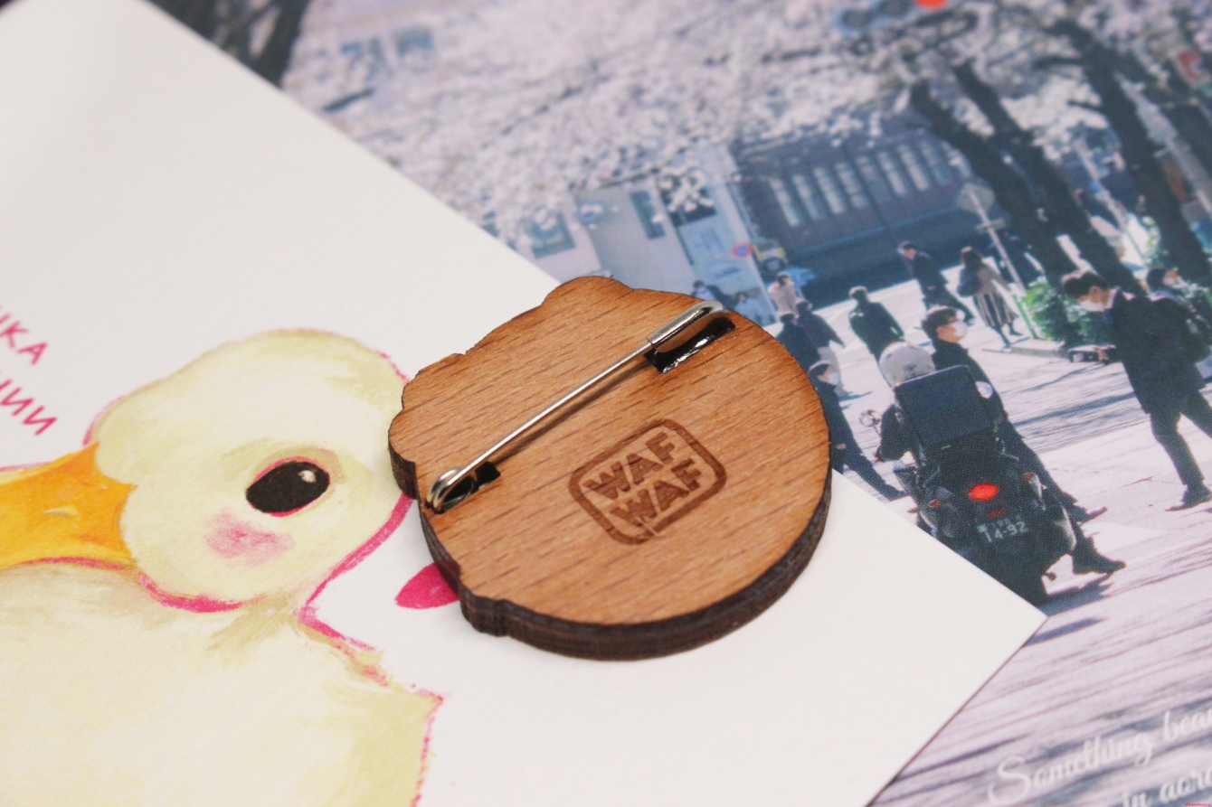 Деревянная брошка "Автобус и море" — изображение 3