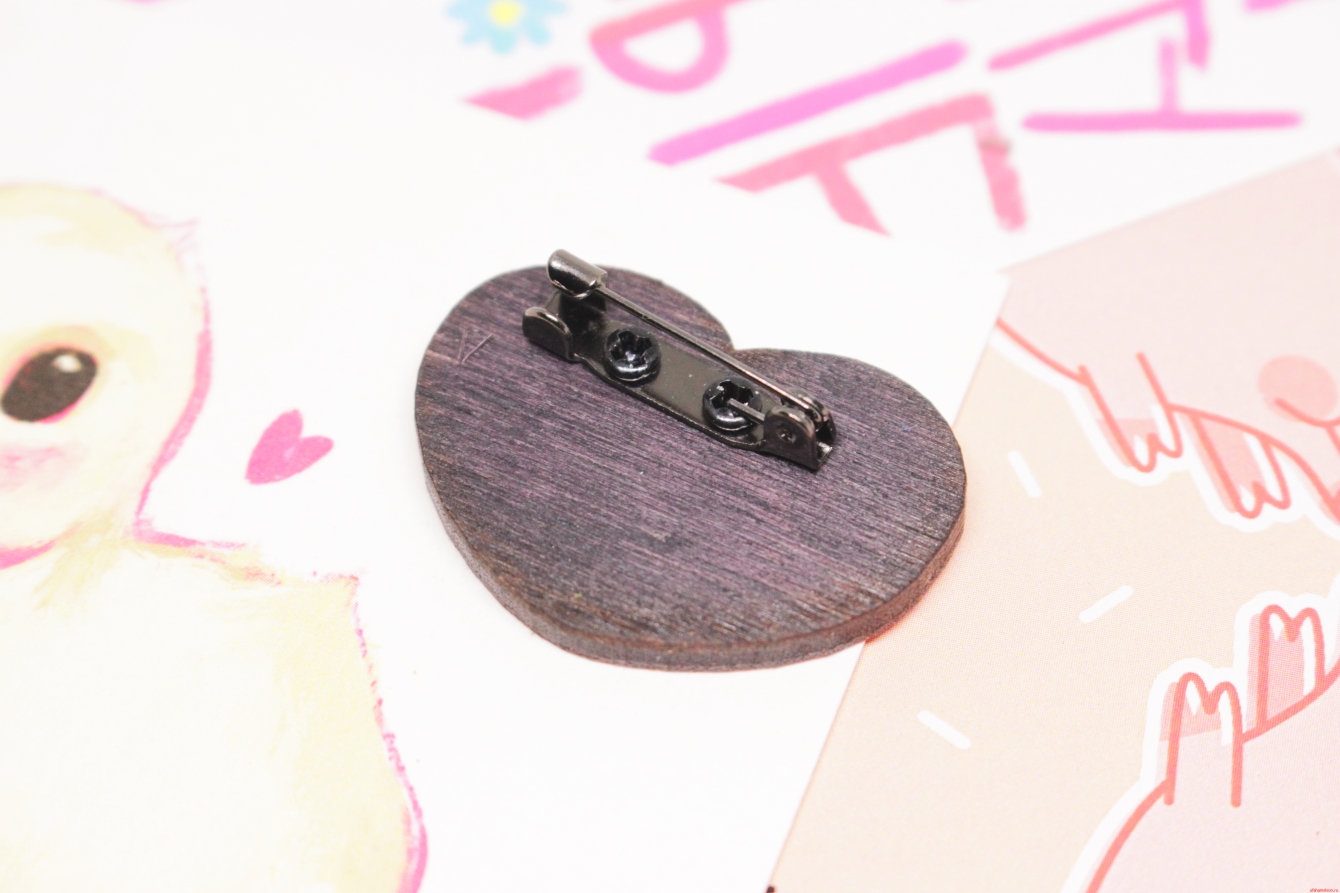 Брошка деревянная "Жабья любовь" — изображение 3