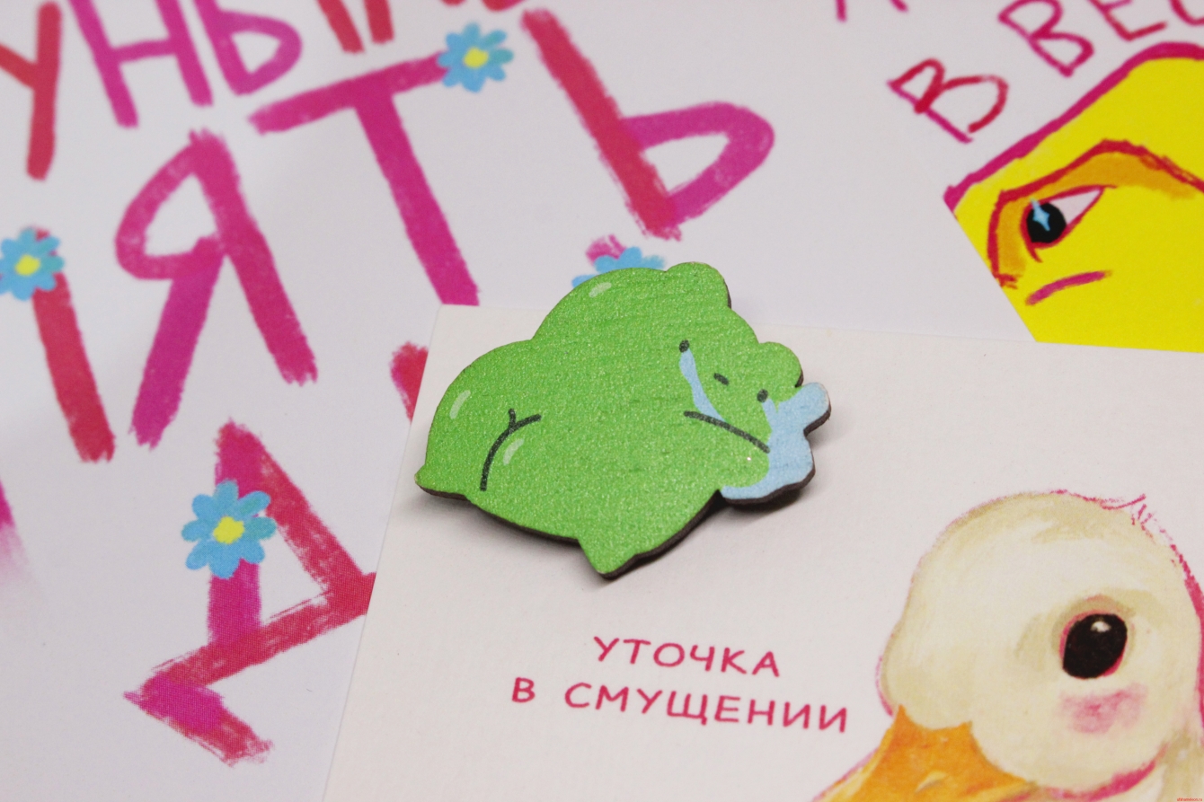 Брошка деревянная "Жаба рыдает" — изображение 2