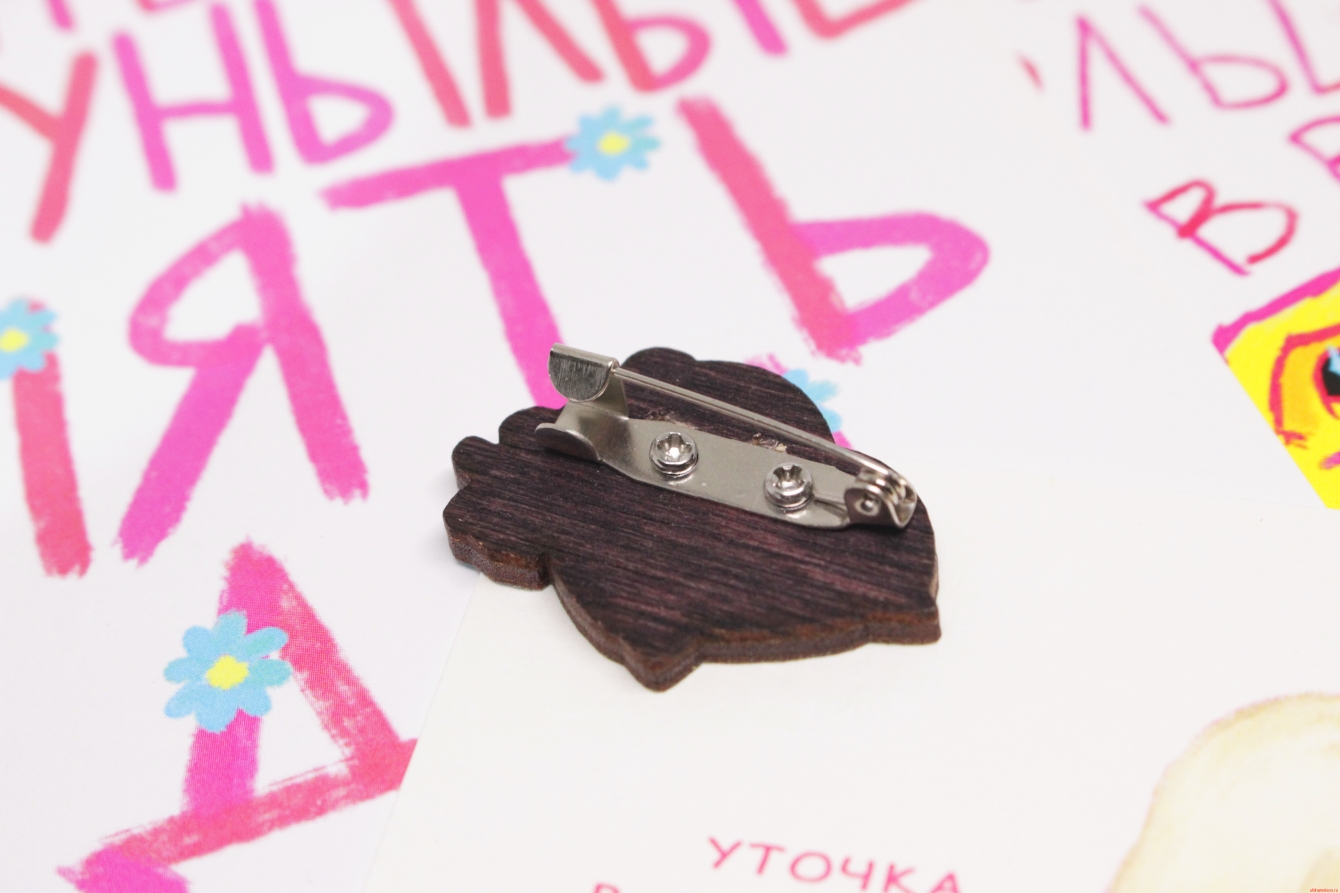 Брошка деревянная "Жаба рыдает" — изображение 3