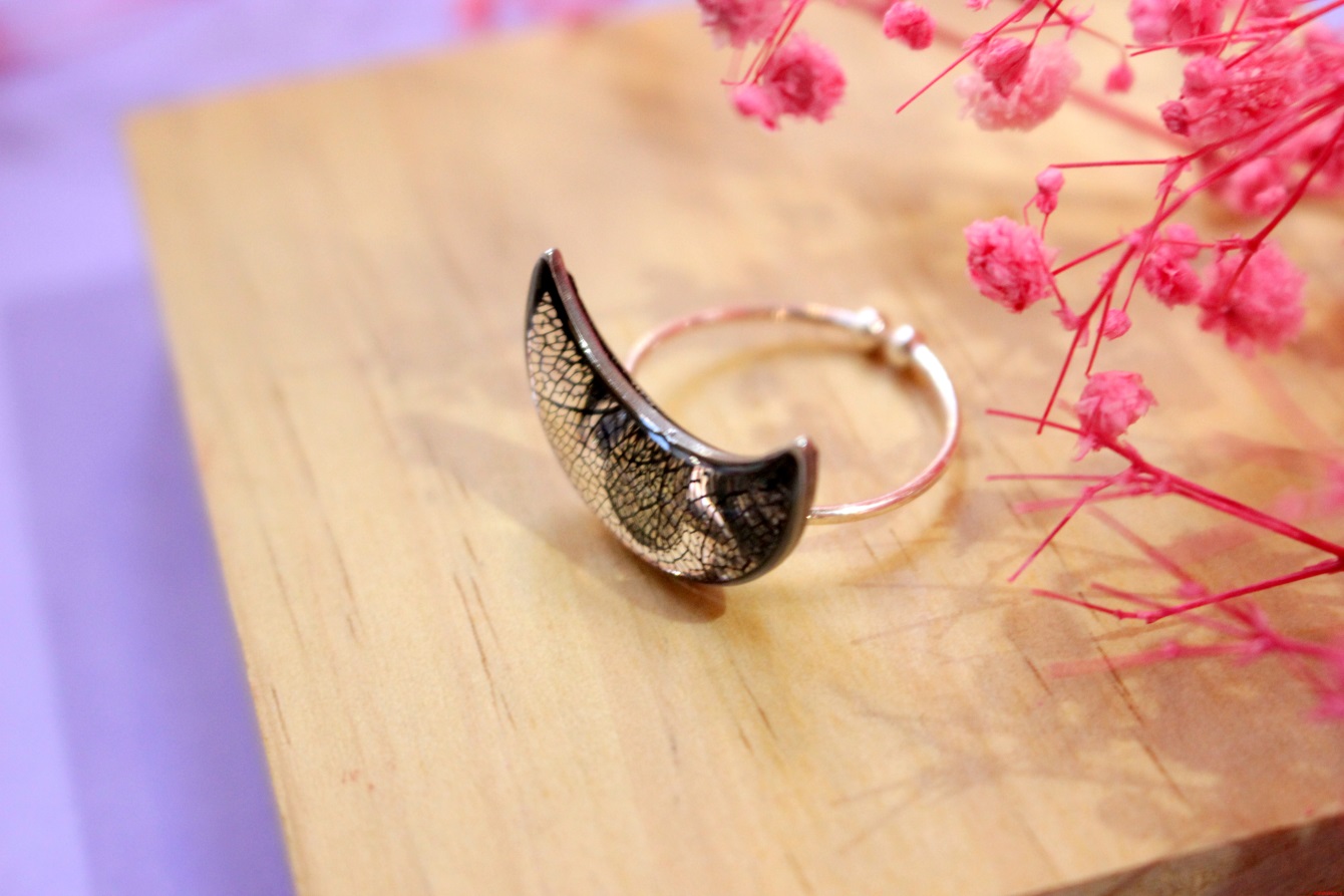 Кольцо-полумесяц прозрачное с чёрной сеточкой — изображение 2
