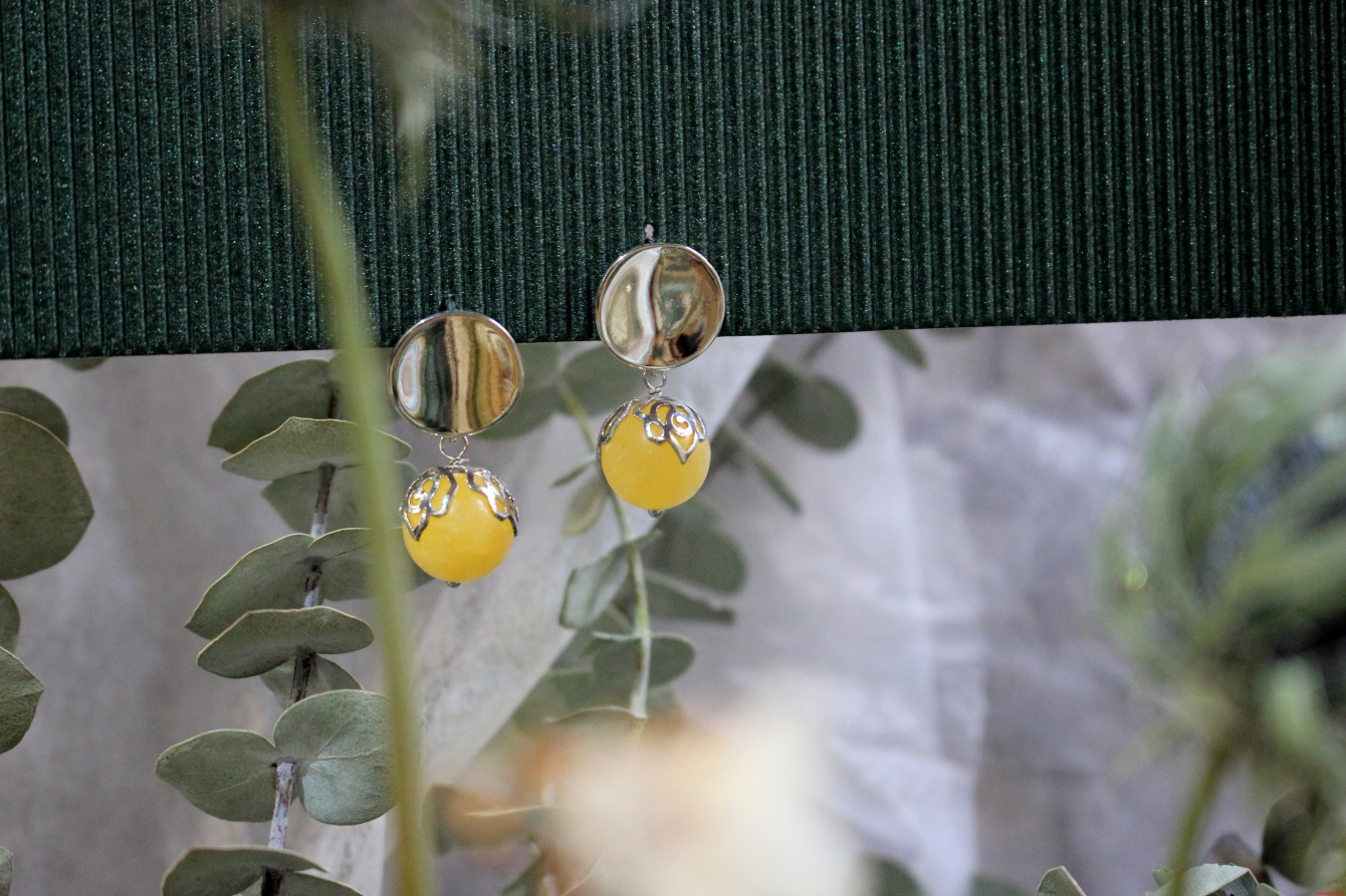 Серьги "Шарики из нефрита" (жёлтые) и биж. сплава MOONA — изображение 2