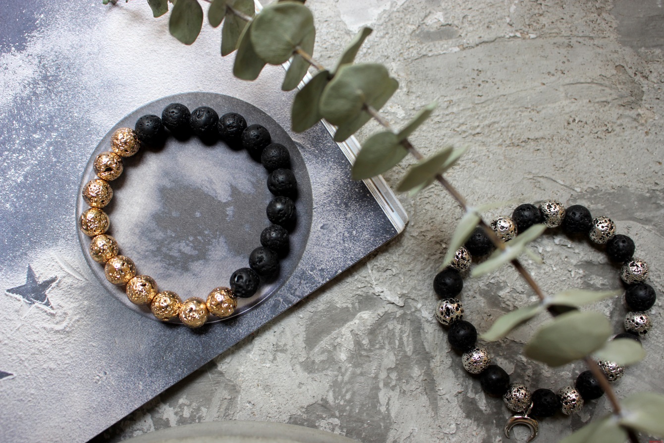 Браслет "Золотая лава" из вулканического камня и бижутерного сплава MOONA — изображение 3