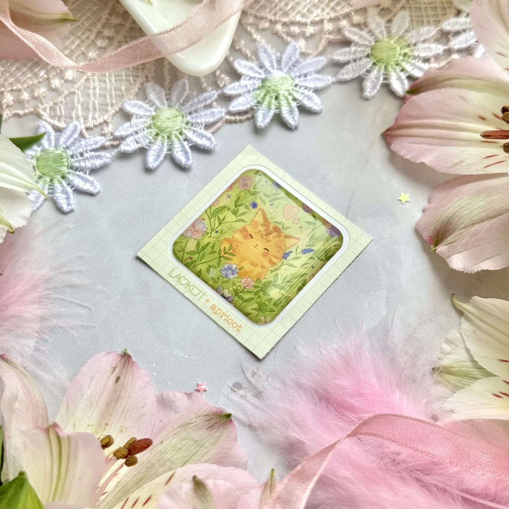 Объёмная наклейка "Котёнок в полевых цветах" Lavkot — изображение 2